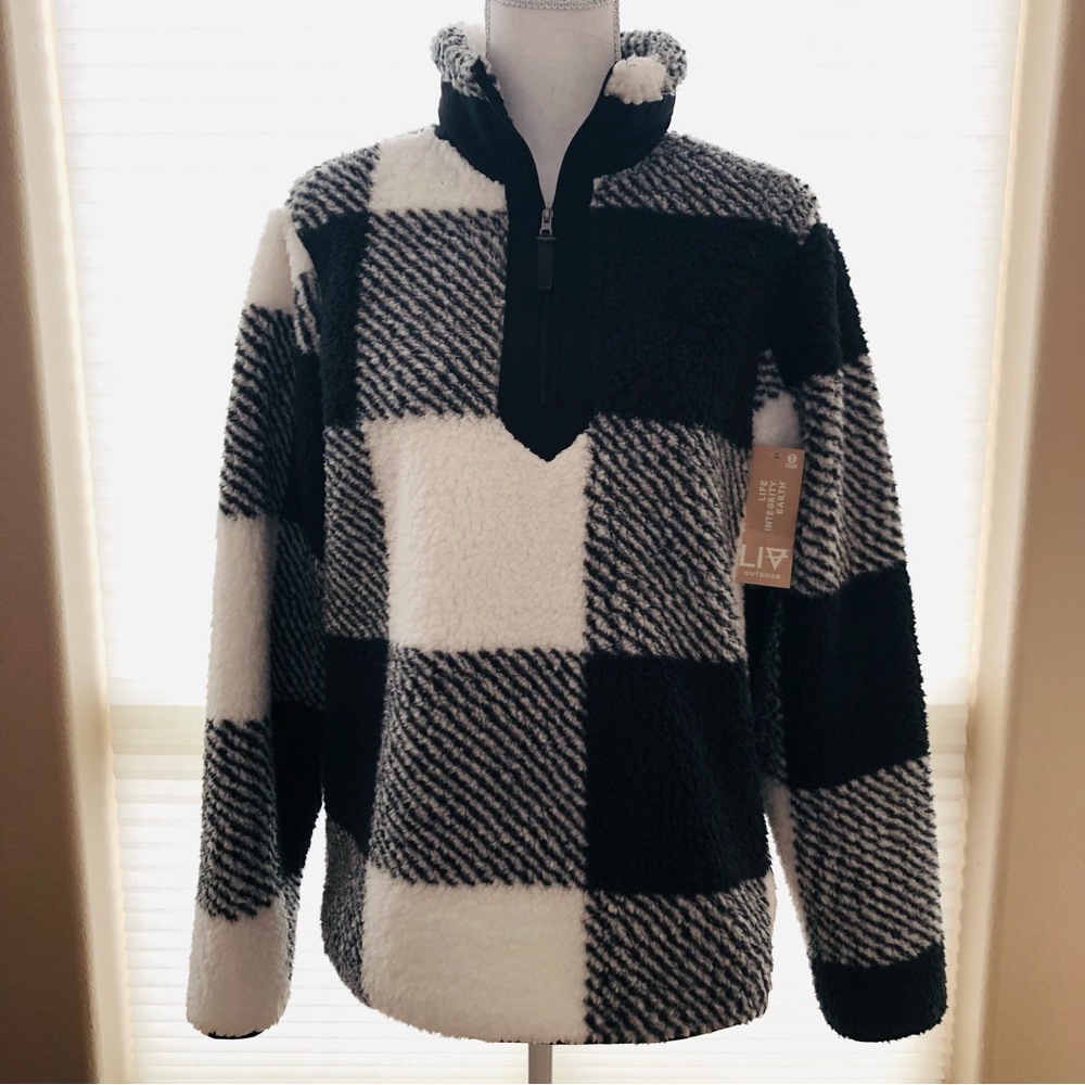 NWT LIV Buffalo Plaid Fleece 1/4 Zip Pullover Size M. New Never Worn